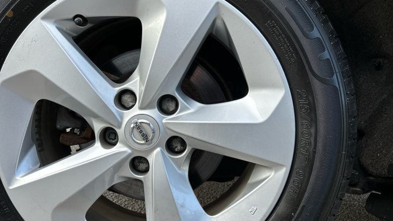 Nissan Qashqai 1.3 DiG-T Acenta Premium 5dr Petrol Hatchback